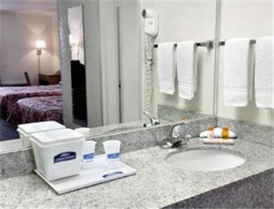 Howard Johnson By Wyndham Commerce Ga Номер фото