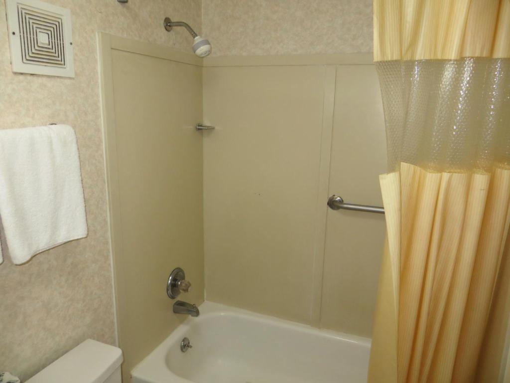 Howard Johnson By Wyndham Commerce Ga Номер фото